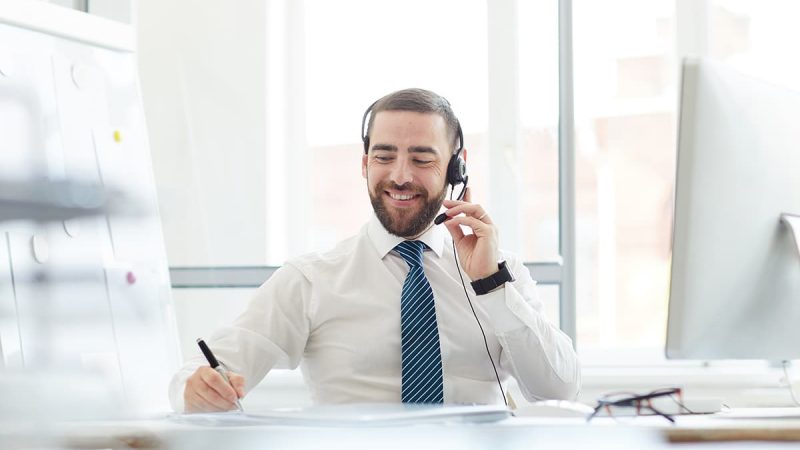 call-center-agent-at-work-KR3NT7Y(1) call-center-agent-at-work-KR3NT7Y(1)